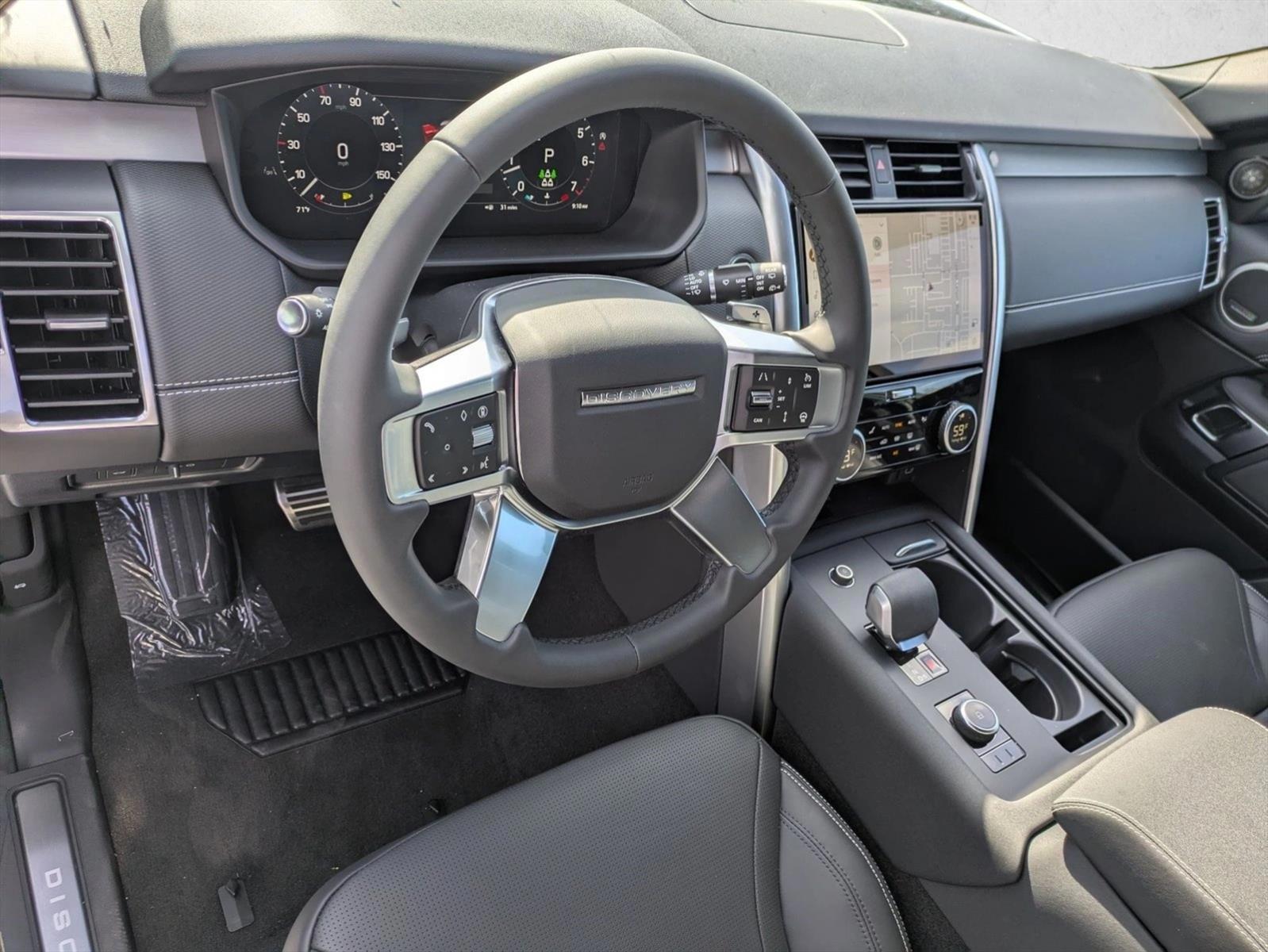 Thumbnail: 2025 Land Rover Discovery - 3