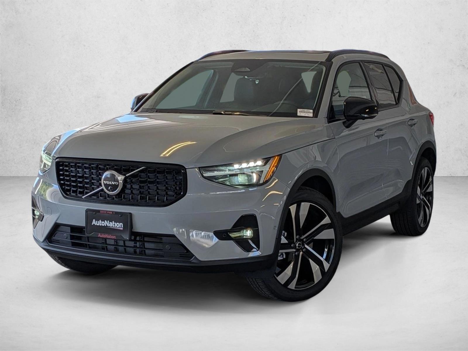 Thumbnail: 2026 Volvo XC40 - 1