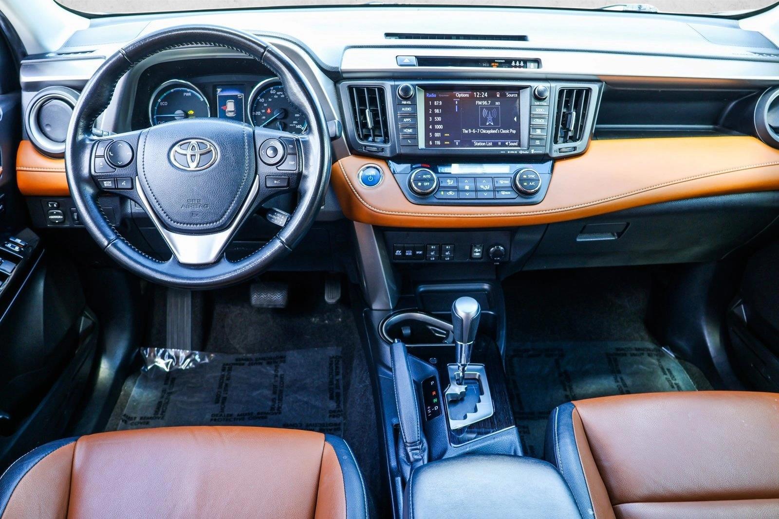 Thumbnail: 2018 Toyota RAV4 - 3