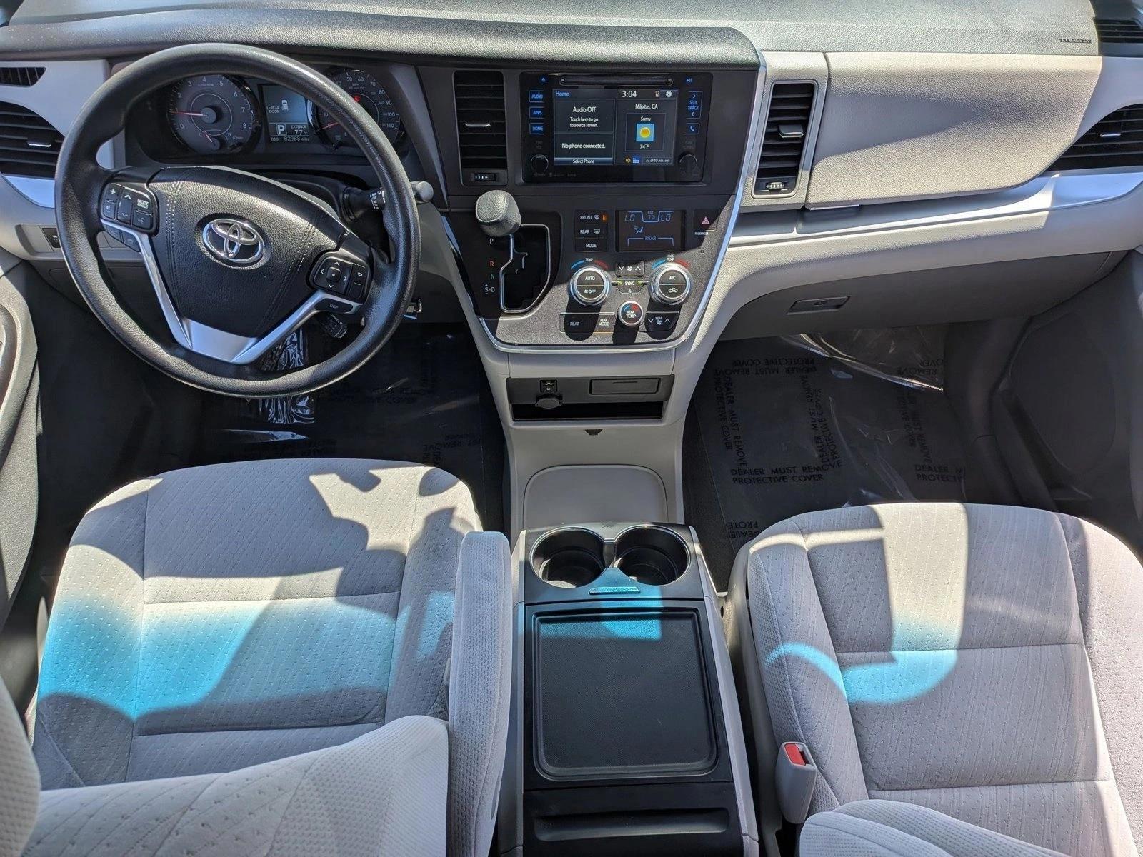 Thumbnail: 2016 Toyota Sienna - 4
