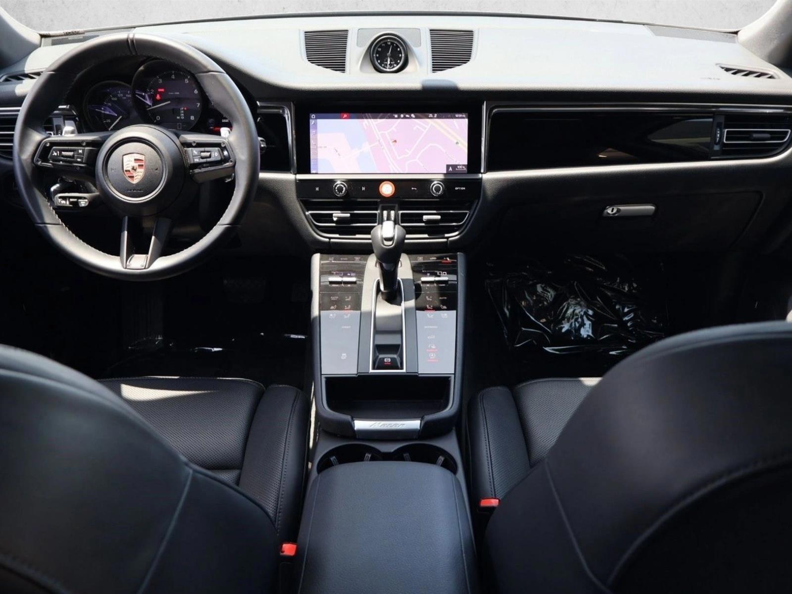 Thumbnail: 2025 Porsche Macan - 4