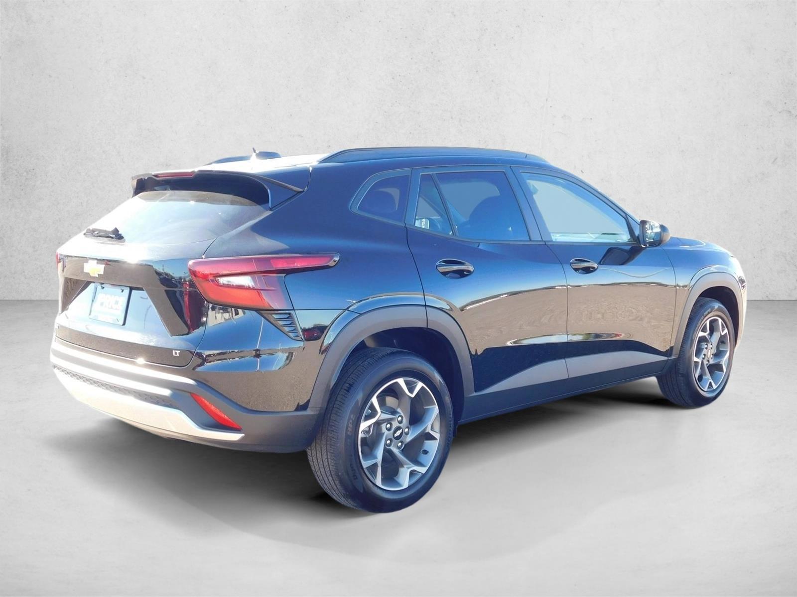 2025 Chevrolet Trax LT - Photo 8