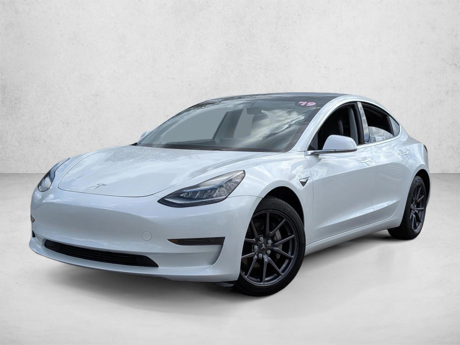 Thumbnail: 2019 Tesla Model 3 - 1