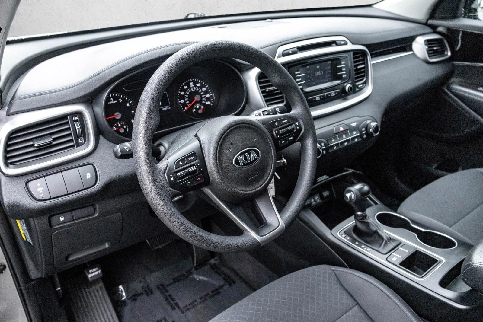 Thumbnail: 2017 Kia Sorento - 3