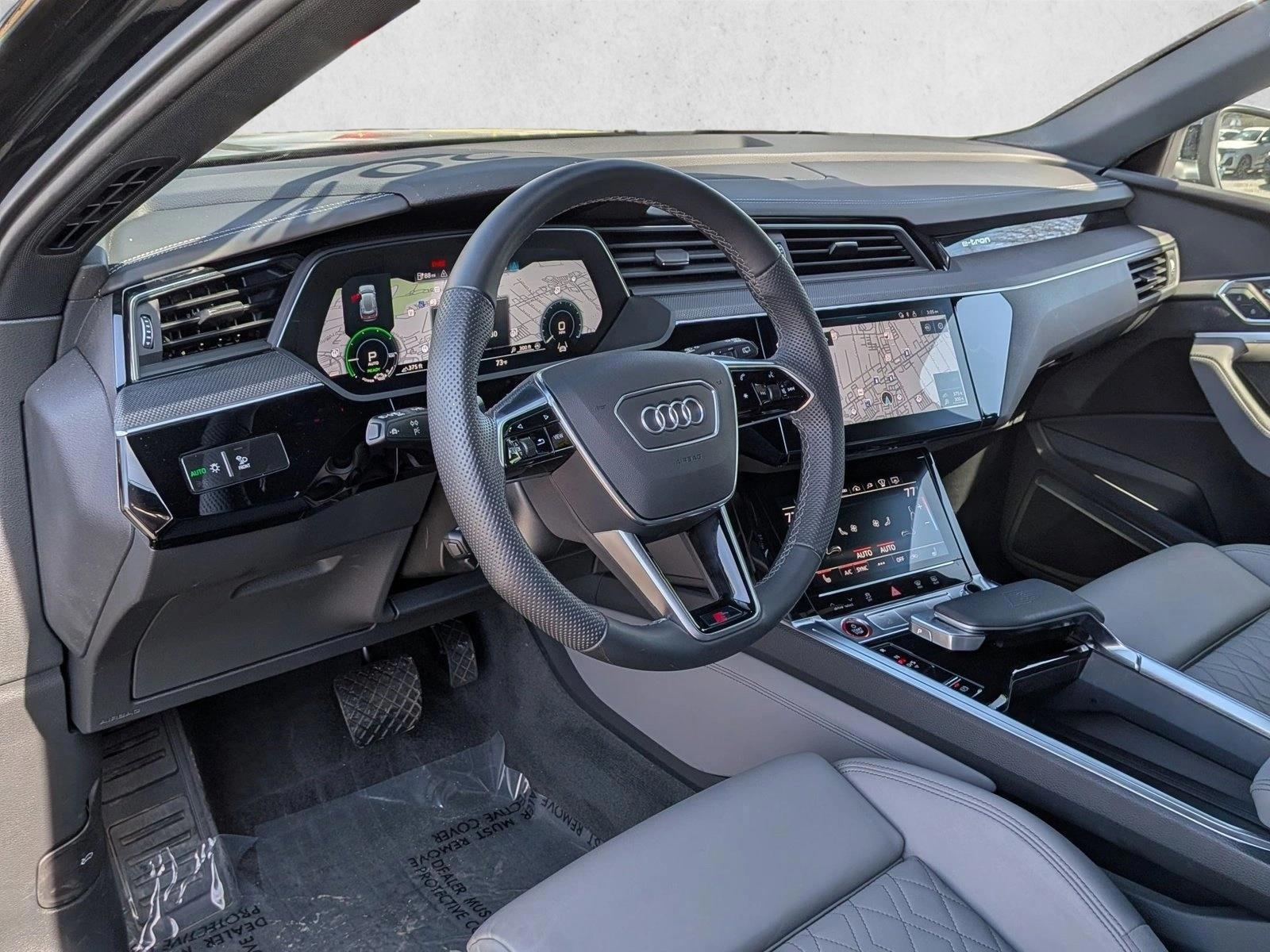 Thumbnail: 2023 Audi e-tron S - 3