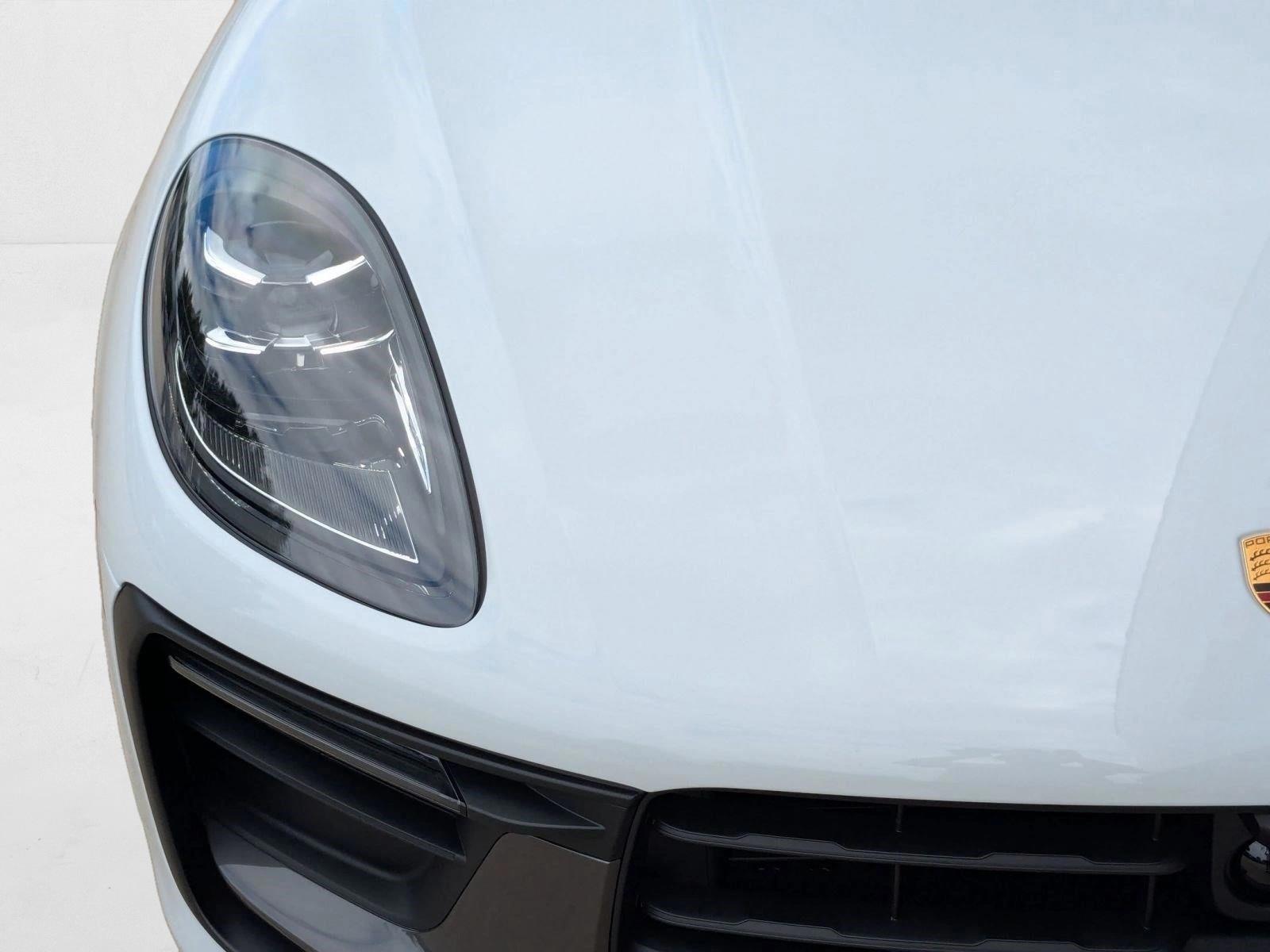 2026 Porsche Macan T - Photo 12