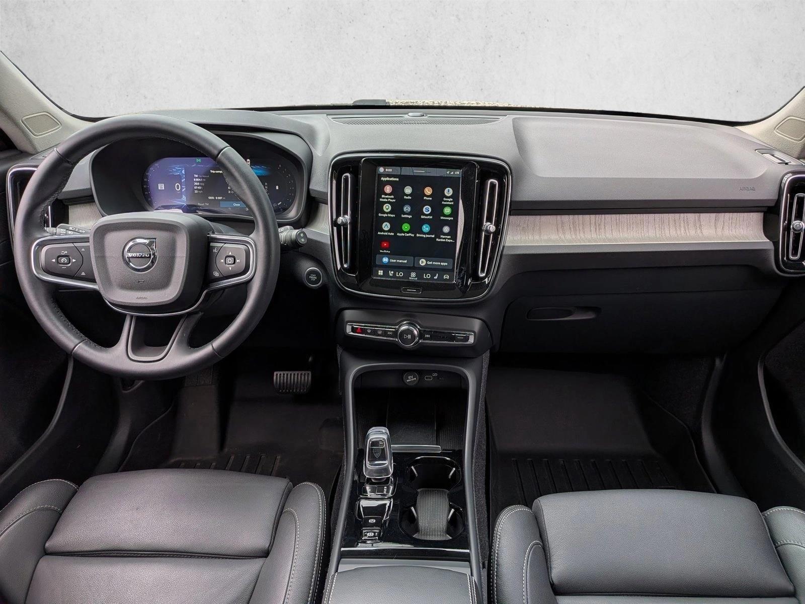 Thumbnail: 2025 Volvo XC40 - 4