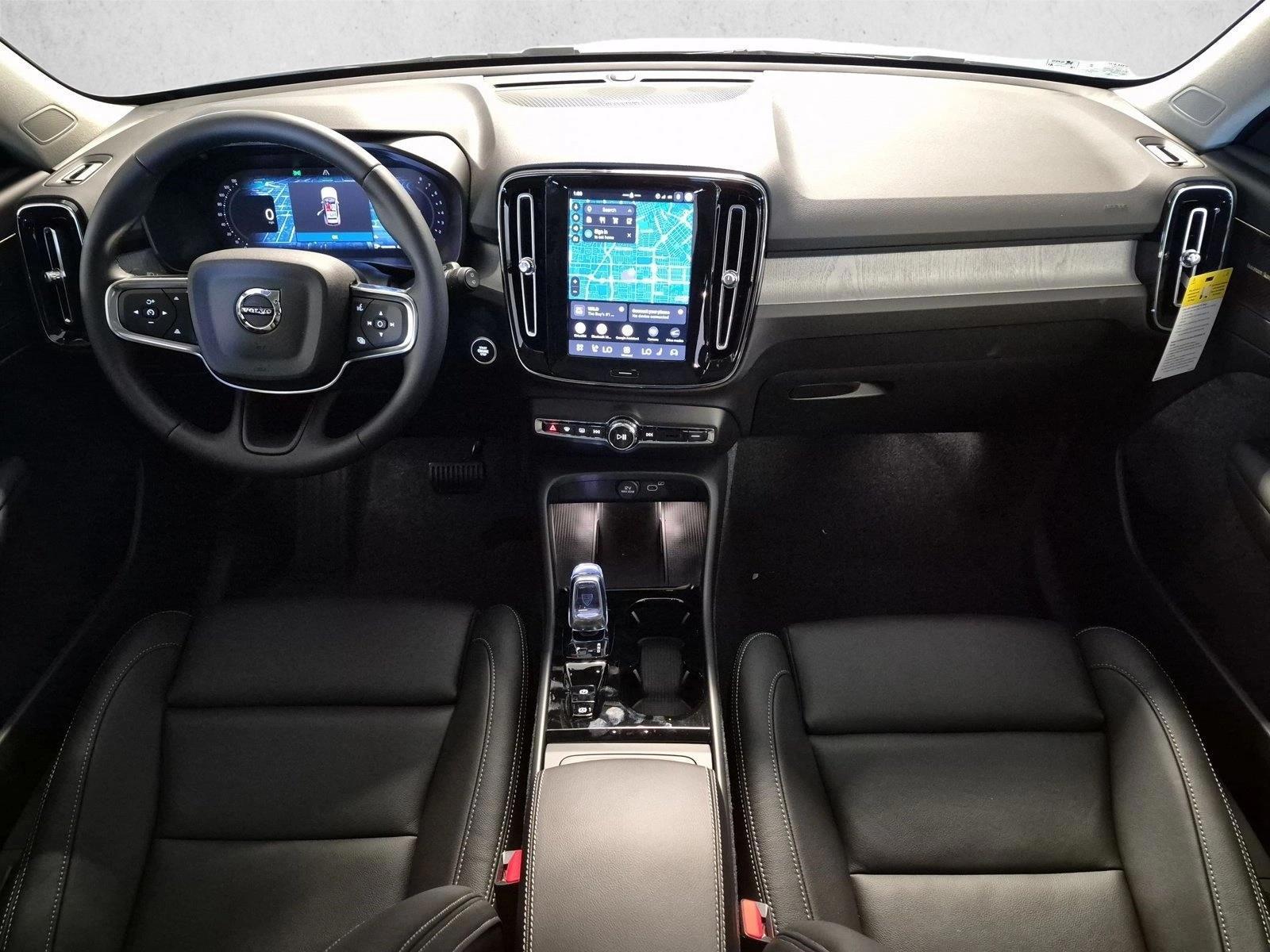 Thumbnail: 2026 Volvo XC40 - 4