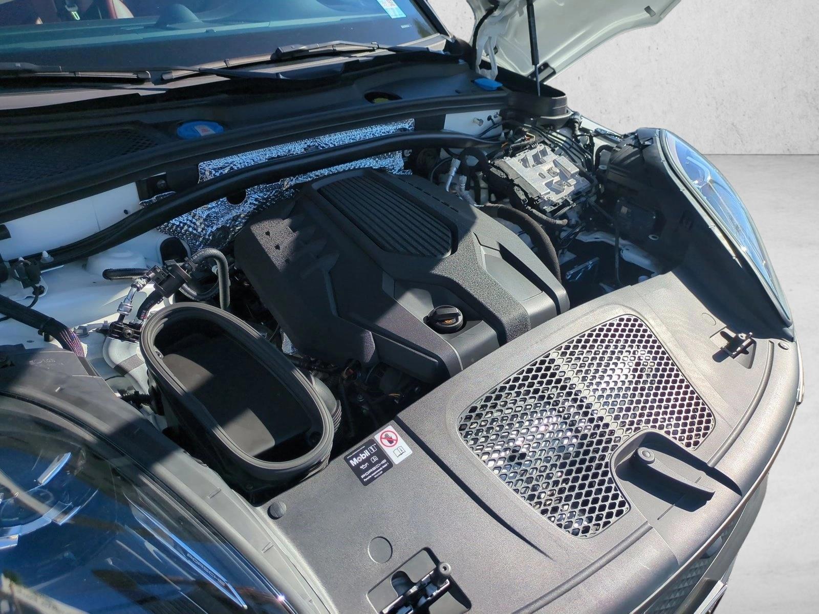 2025 Porsche Macan T - Photo 25