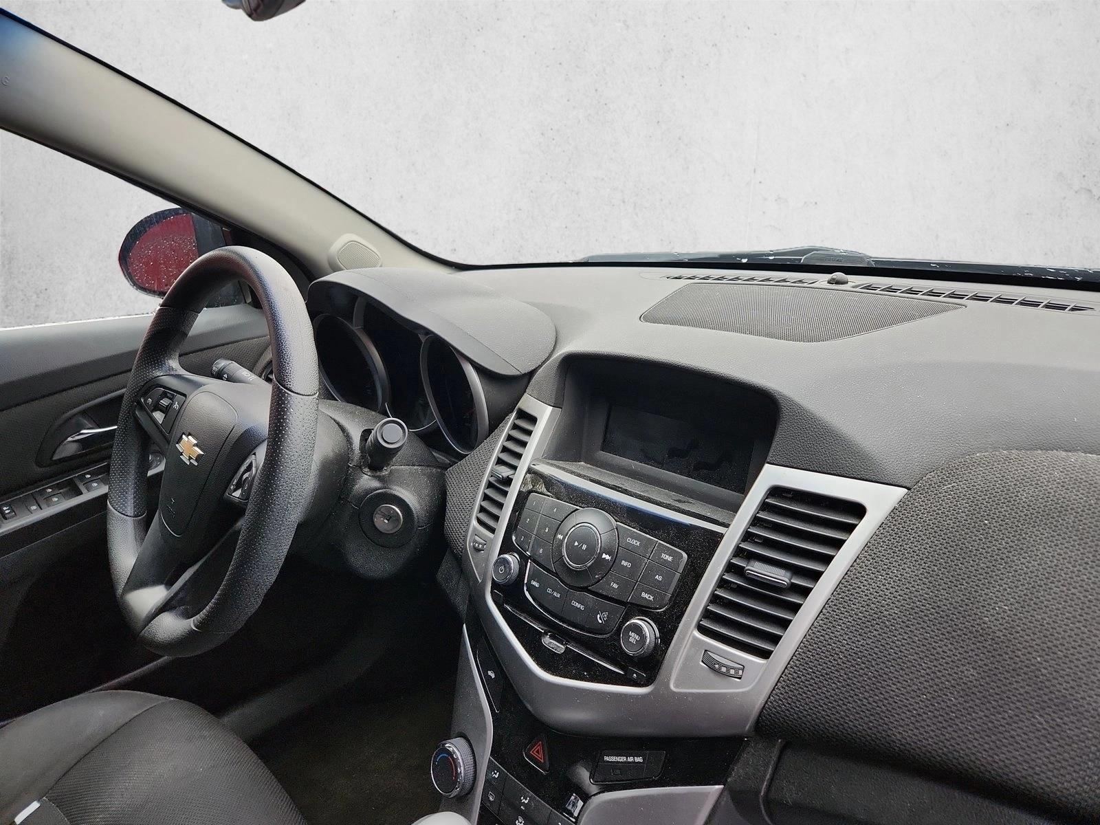 Thumbnail: 2016 Chevrolet Cruze - 3