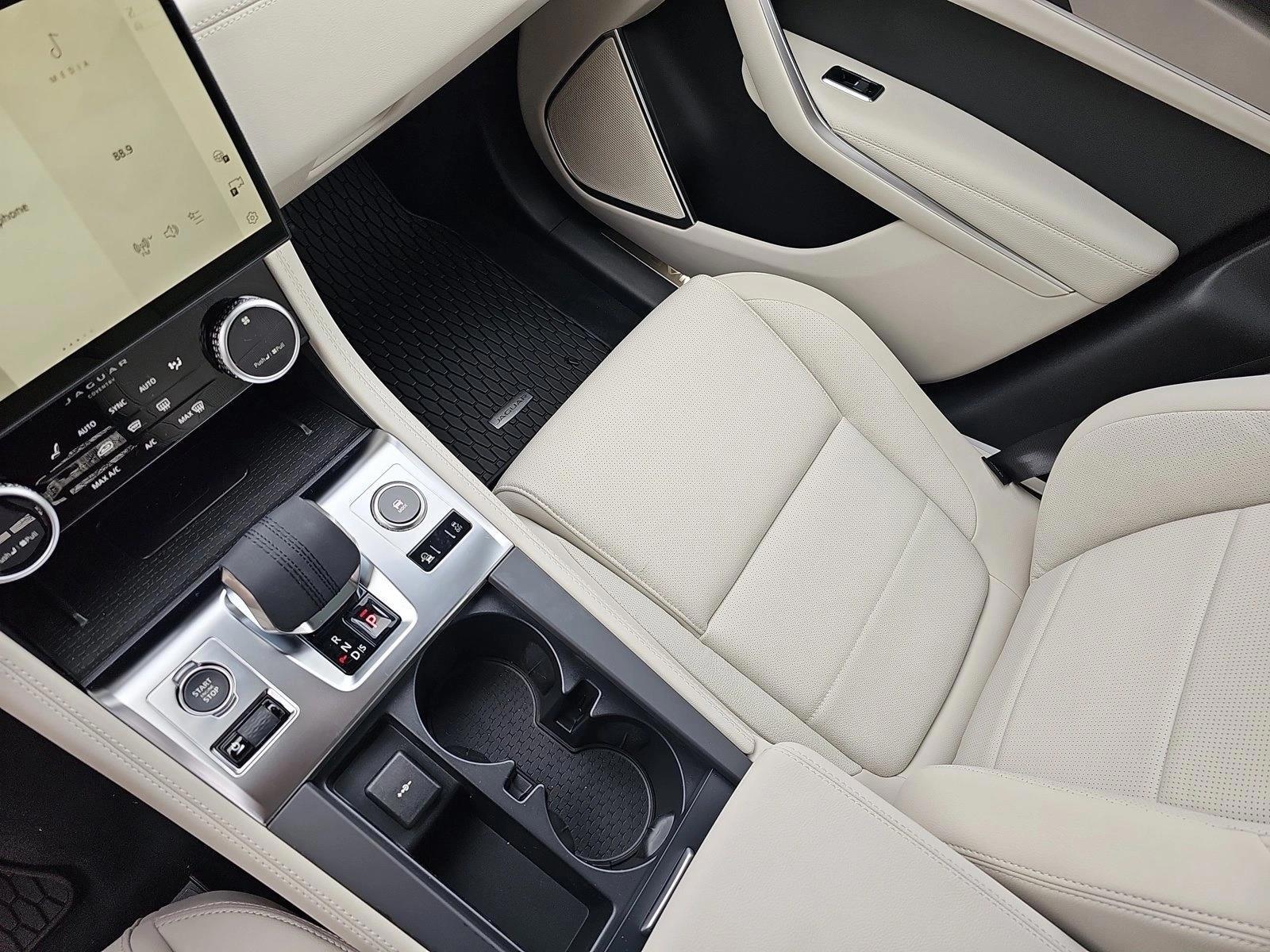 2026 Jaguar F-Pace R-Dynamic S - Photo 22