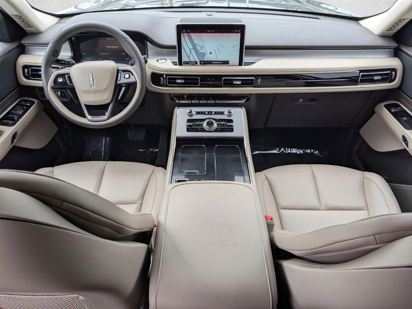 Thumbnail: 2023 Lincoln Aviator - 3