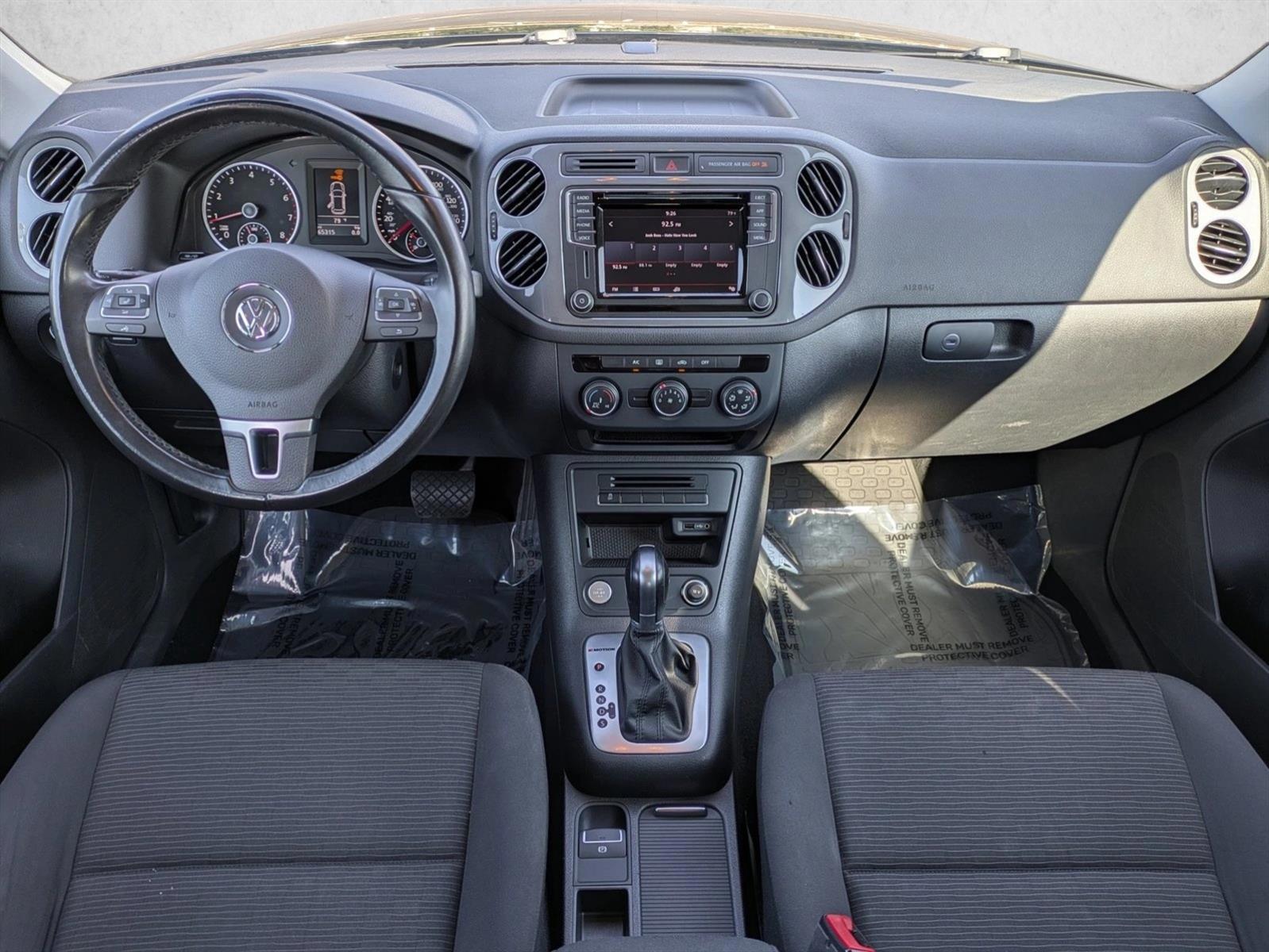 Thumbnail: 2017 Volkswagen Tiguan - 4