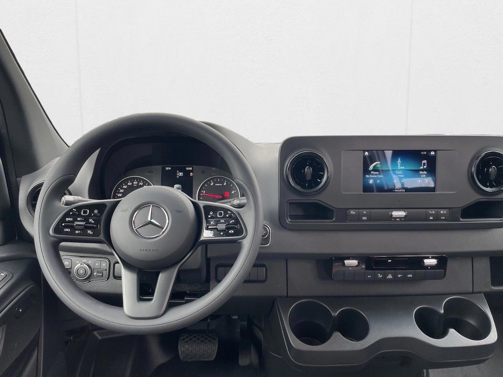 Thumbnail: 2024 Mercedes-Benz Sprinter - 3