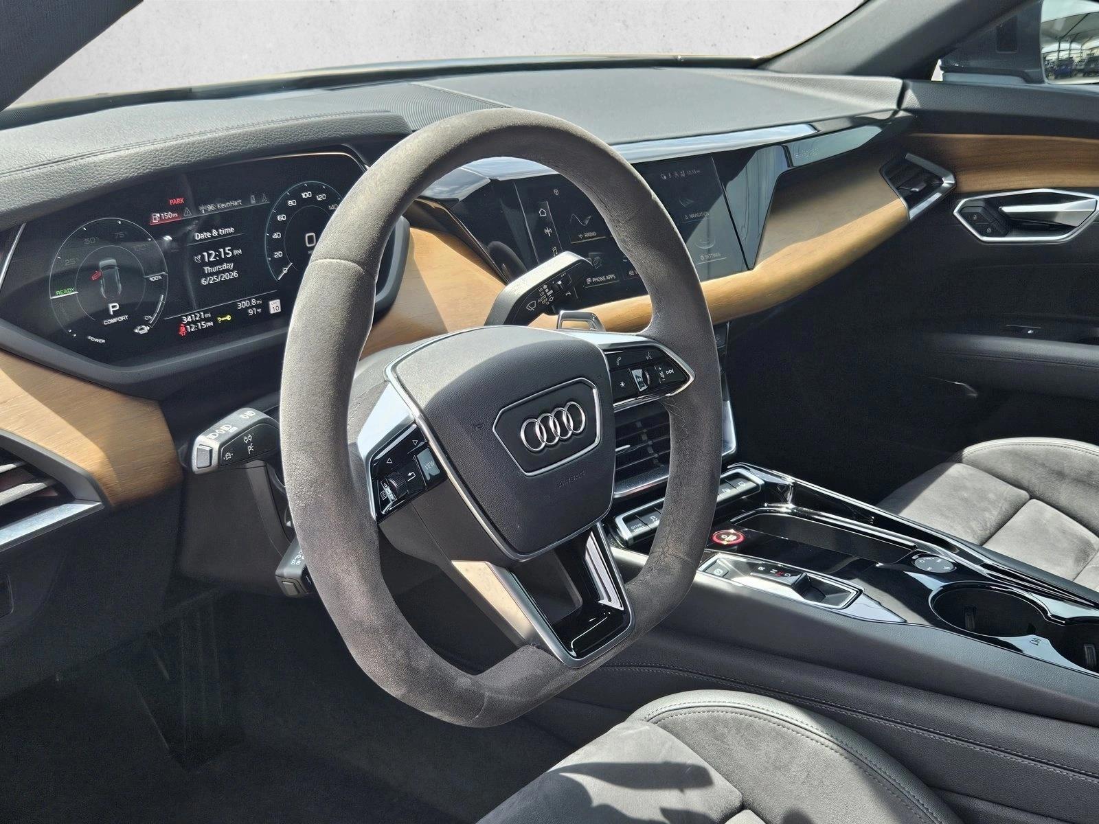 Thumbnail: 2023 Audi e-tron - 3