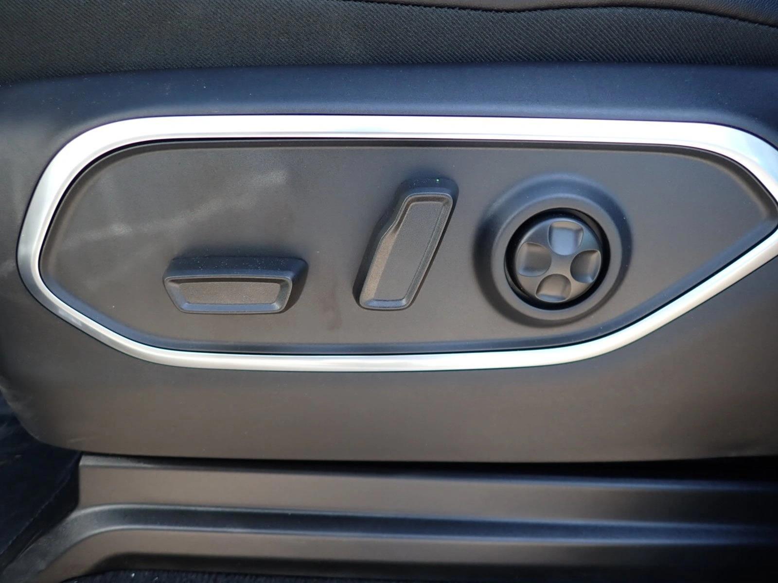 Thumbnail: 2026 Jeep Grand Wagoneer - 4