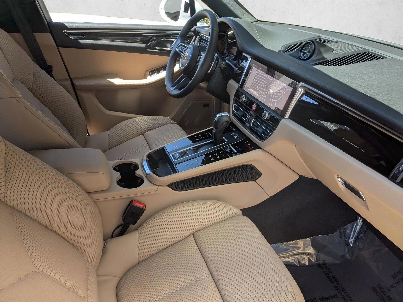2026 Porsche Macan T - Photo 27