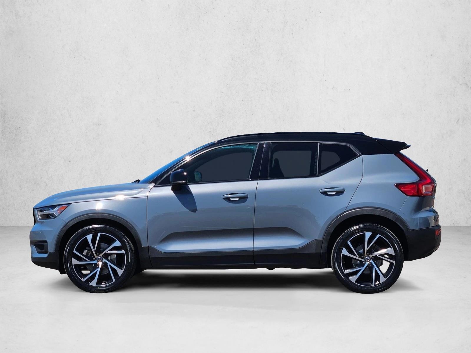 Thumbnail: 2022 Volvo XC40 - 2