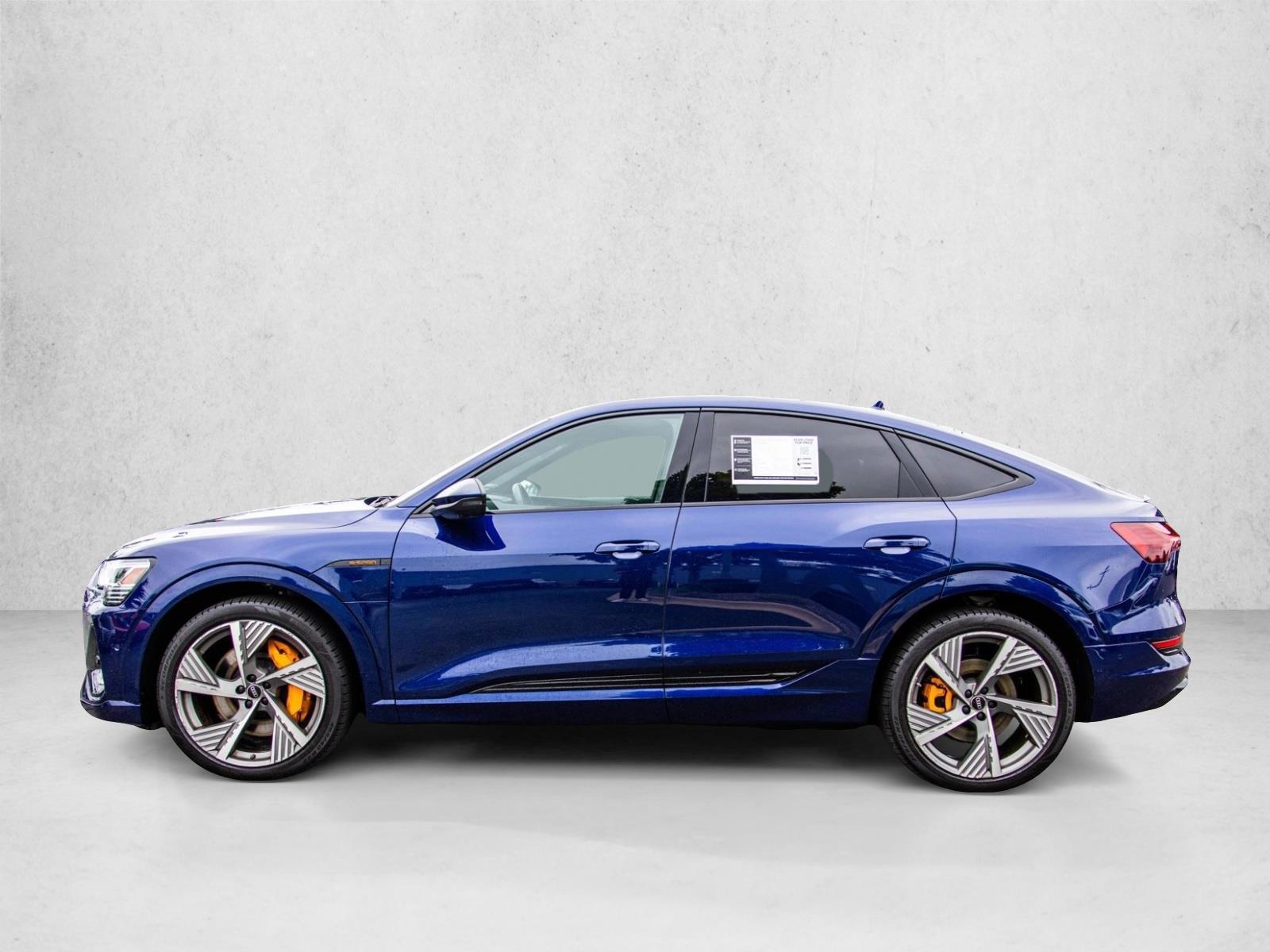Thumbnail: 2022 Audi e-tron S - 2