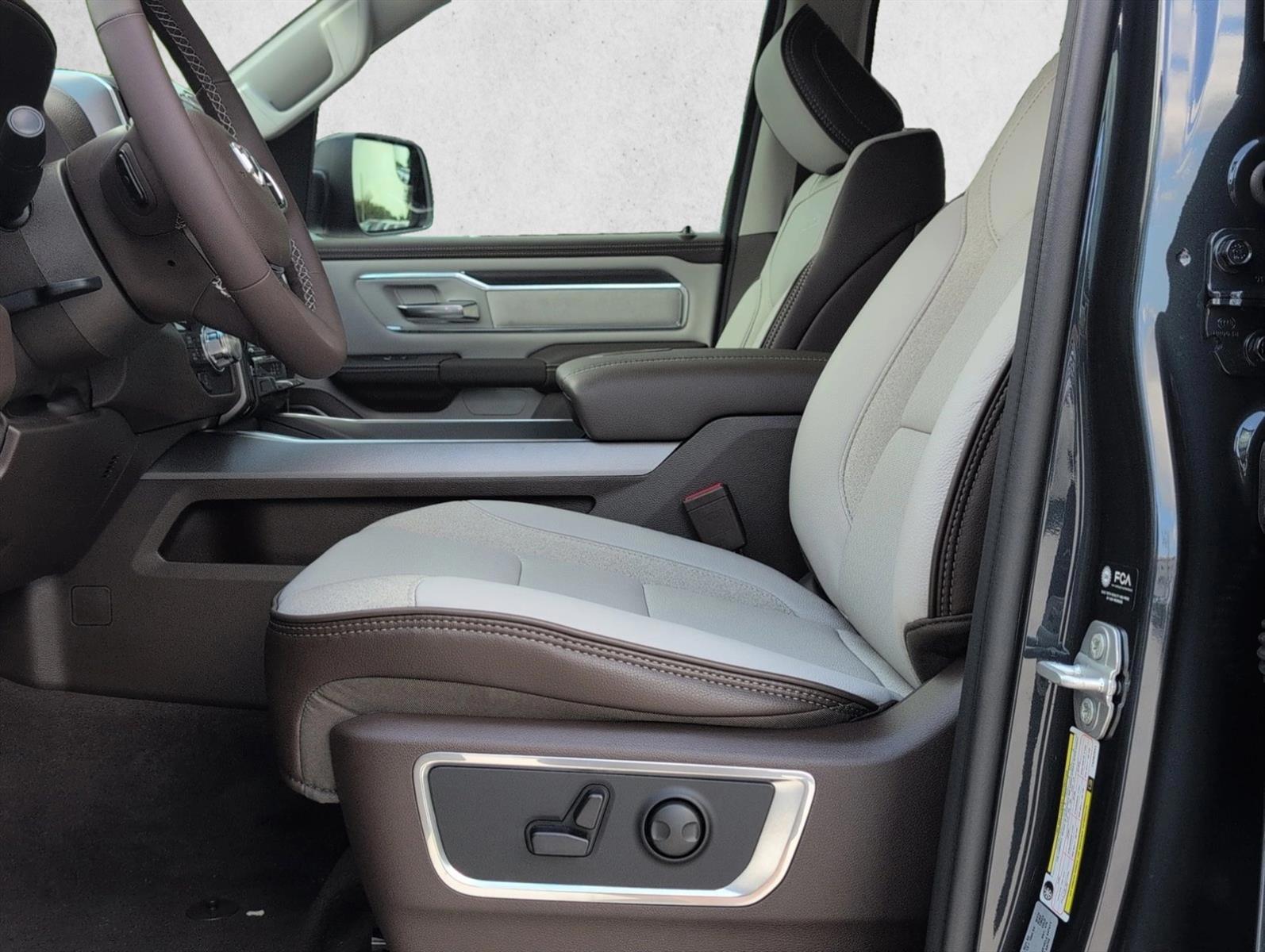 Thumbnail: 2026 RAM 1500 - 4