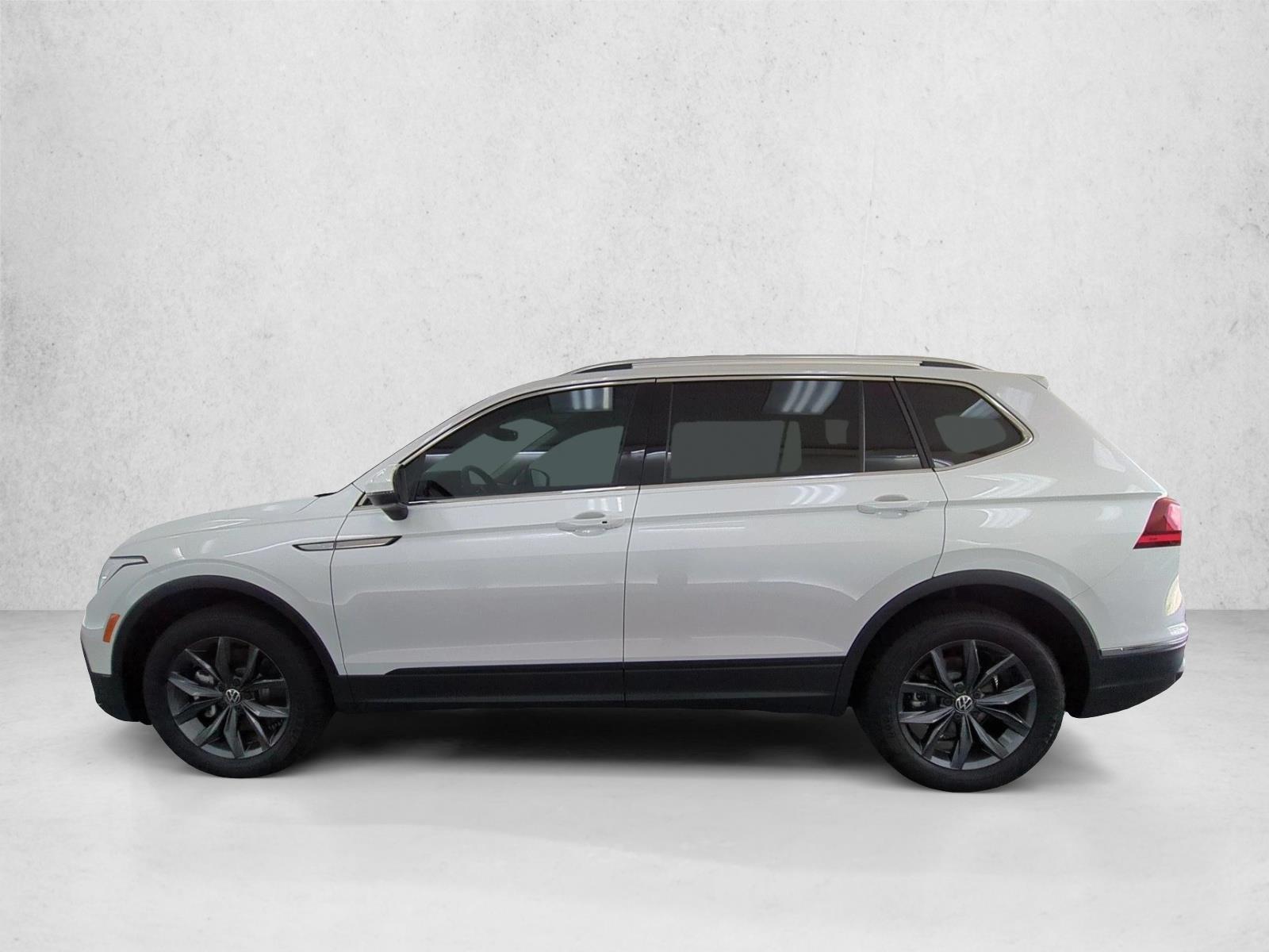 Thumbnail: 2023 Volkswagen Tiguan - 2