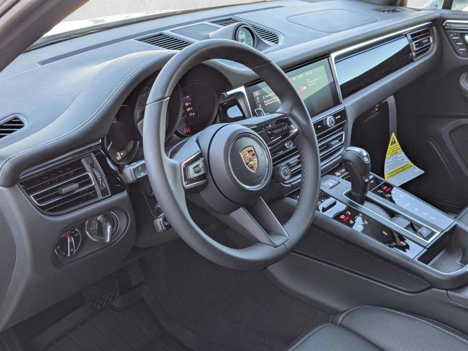 Thumbnail: 2026 Porsche Macan - 3