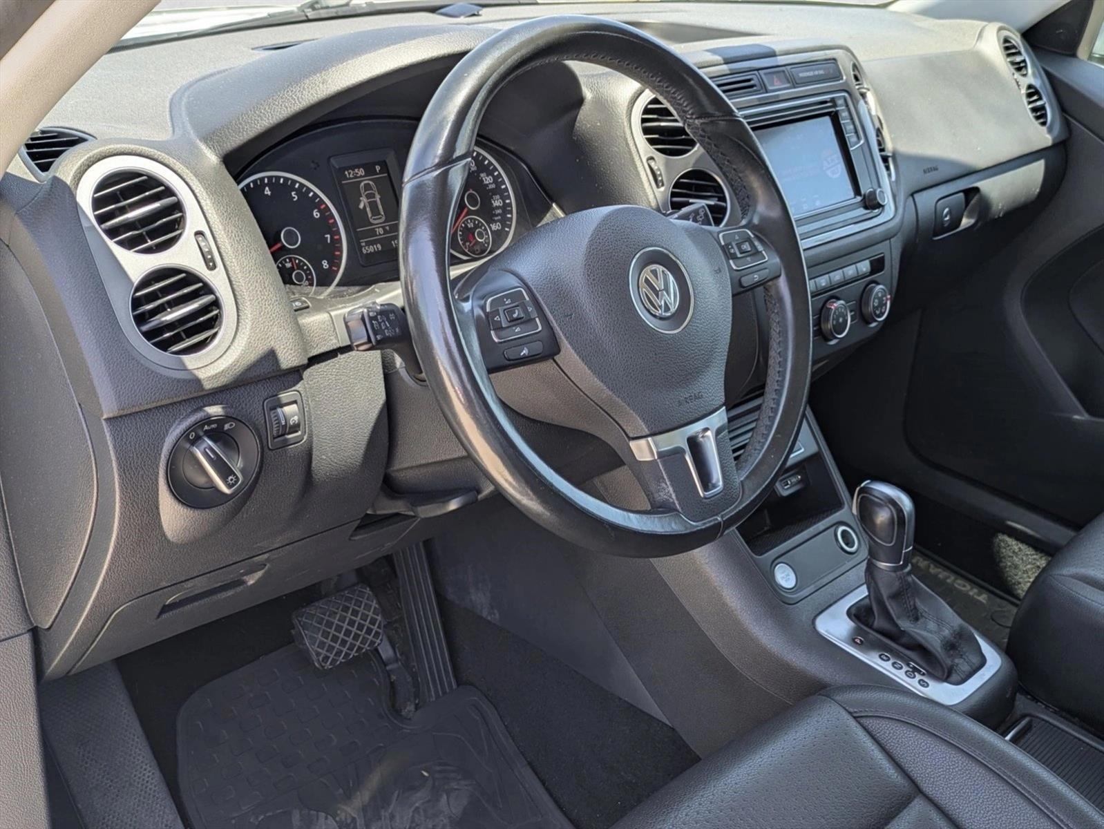 Thumbnail: 2017 Volkswagen Tiguan - 3