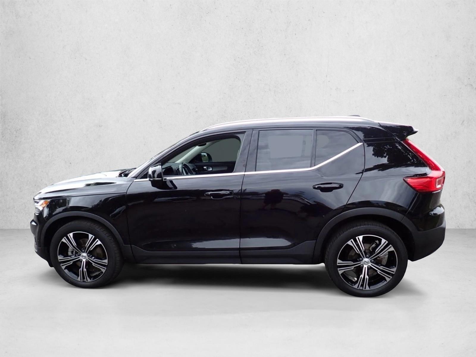 Thumbnail: 2021 Volvo XC40 - 2