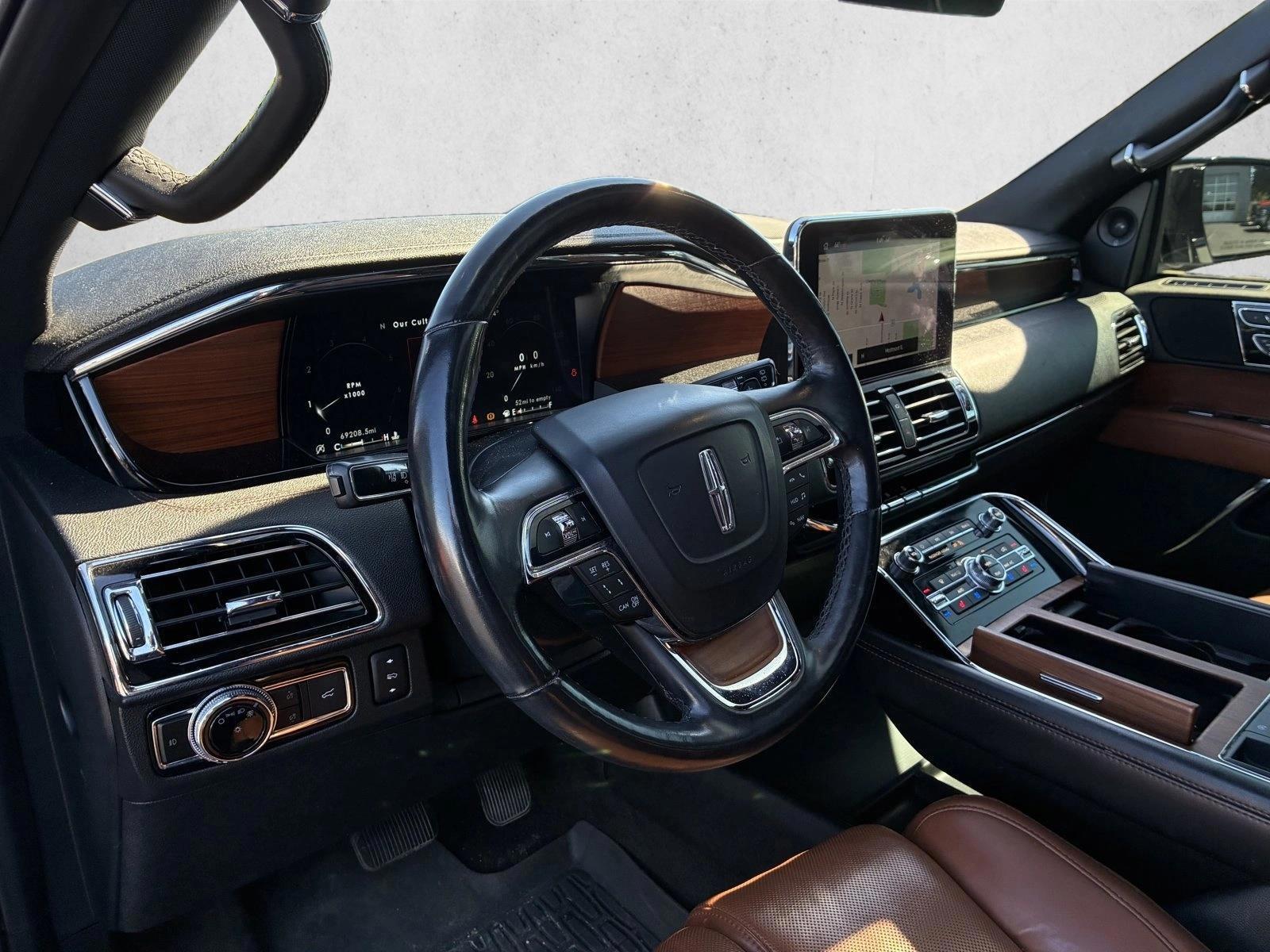 Thumbnail: 2020 Lincoln Navigator - 3