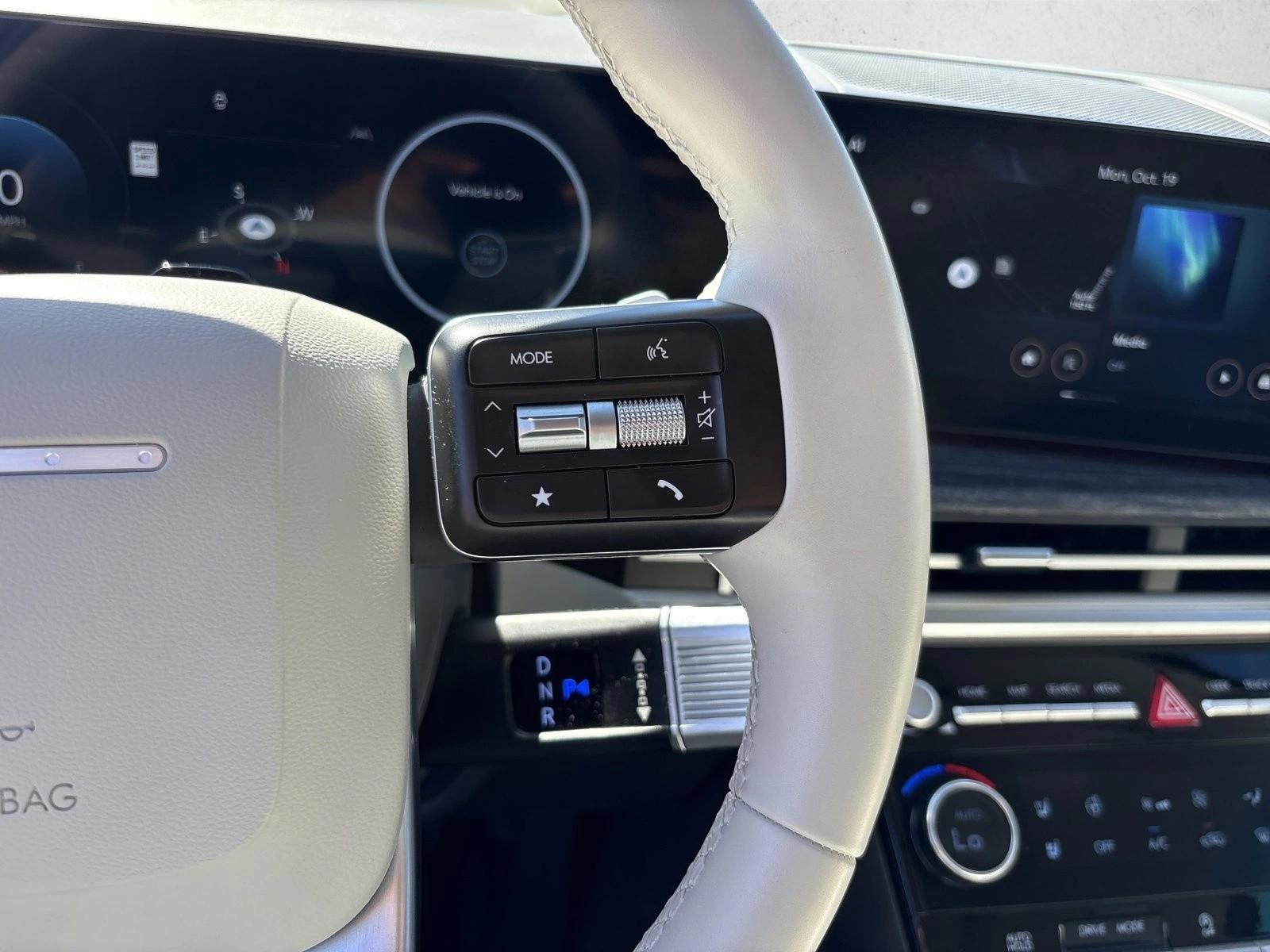 2025 Hyundai Santa Fe Limited - Photo 19