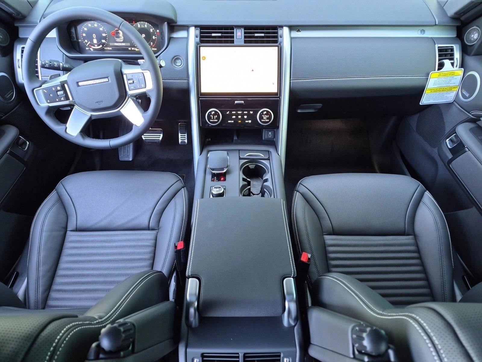 Thumbnail: 2026 Land Rover Discovery - 4