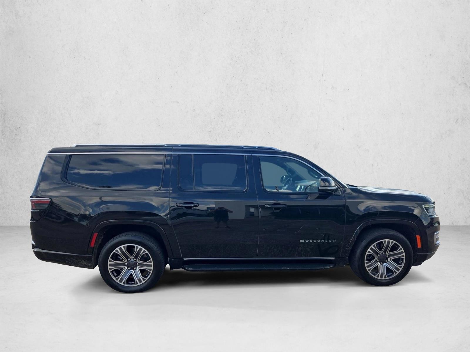 2023 Jeep Wagoneer L Series II - Photo 4