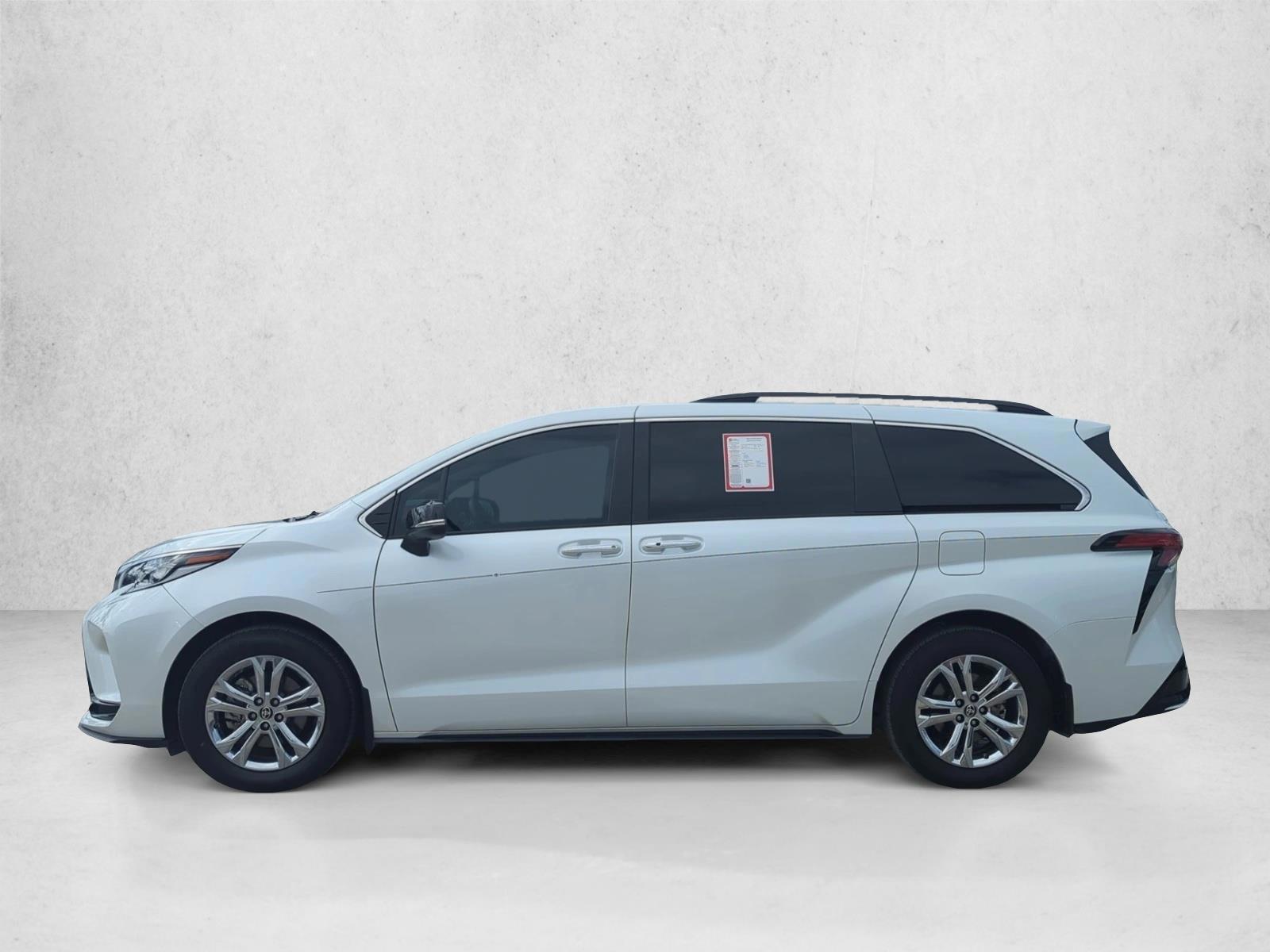 Thumbnail: 2023 Toyota Sienna - 2