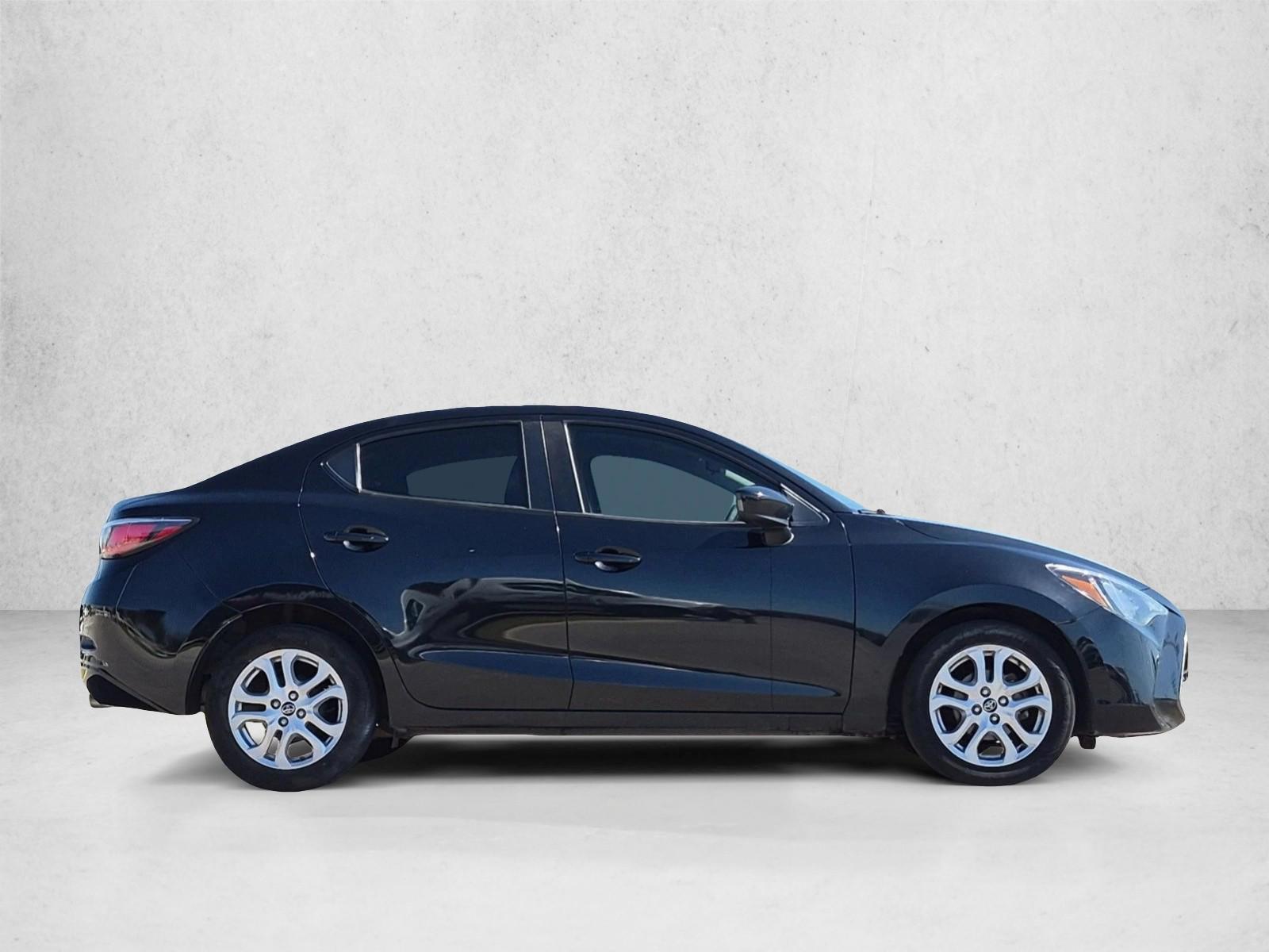 2017 Toyota Yaris iA, photo 4