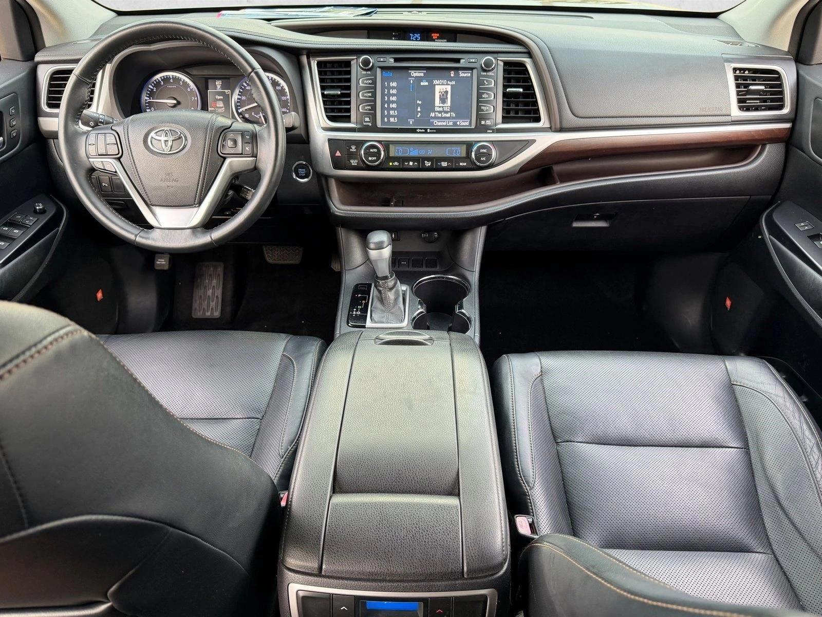 Thumbnail: 2014 Toyota Highlander - 4