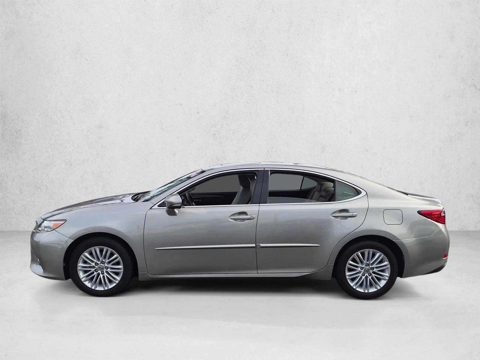 Thumbnail: 2015 Lexus ES - 2