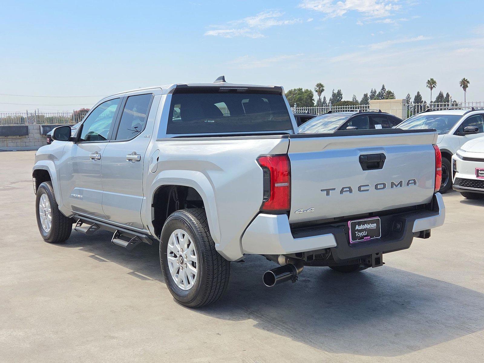 2025 Toyota Tacoma SR5 - Photo 7