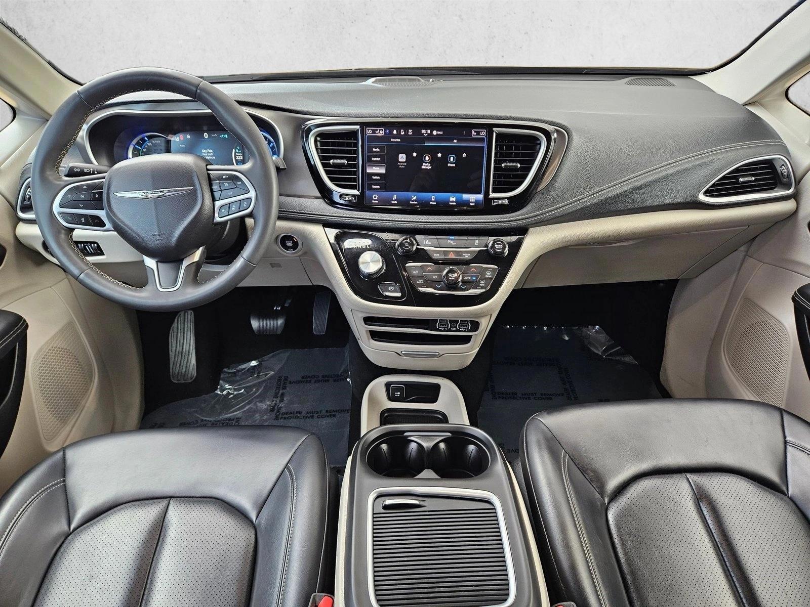 Thumbnail: 2023 Chrysler Pacifica - 3