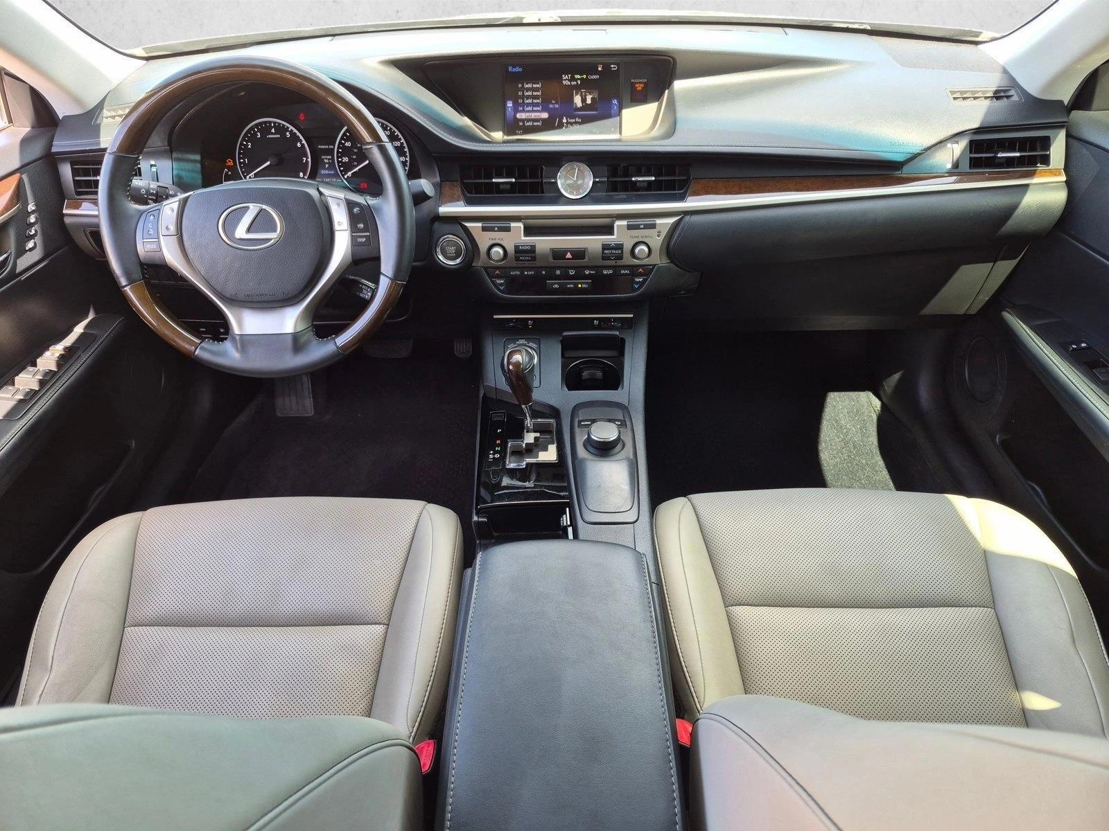 Thumbnail: 2015 Lexus ES - 3