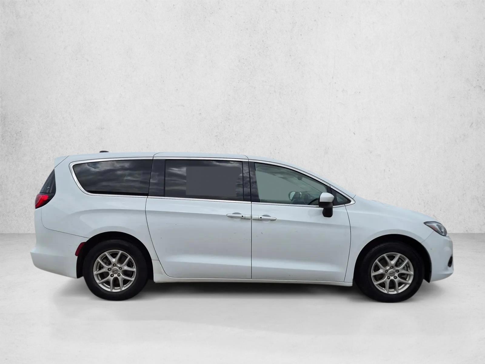 2023 Chrysler Voyager