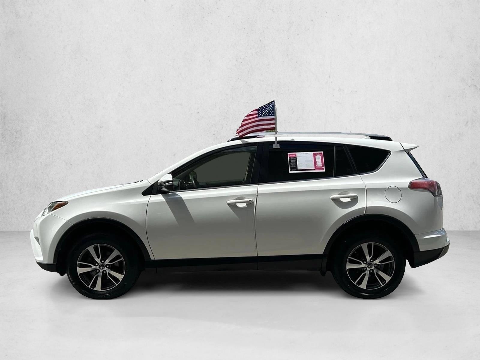 Thumbnail: 2017 Toyota RAV4 - 4