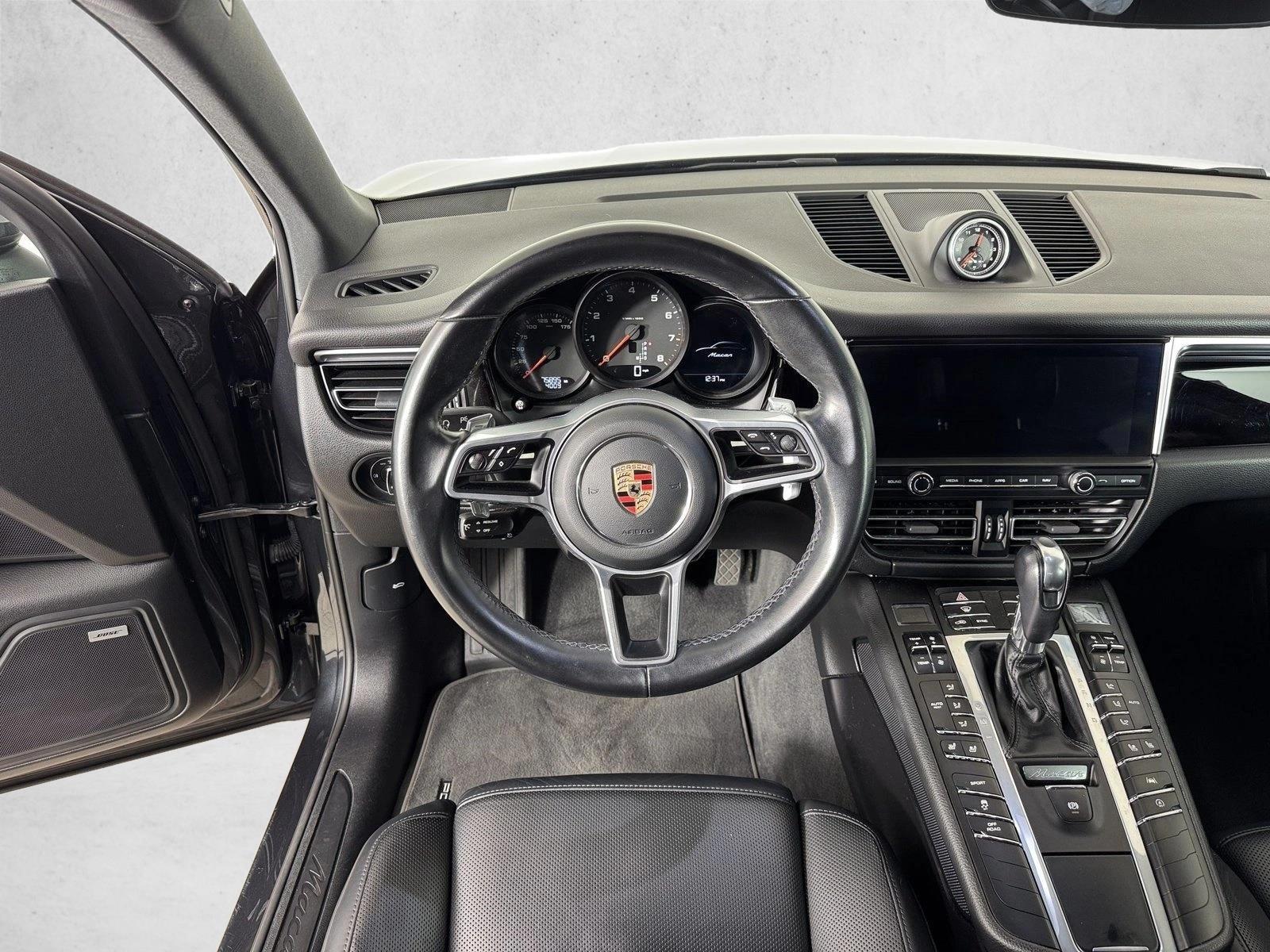 Thumbnail: 2020 Porsche Macan - 3