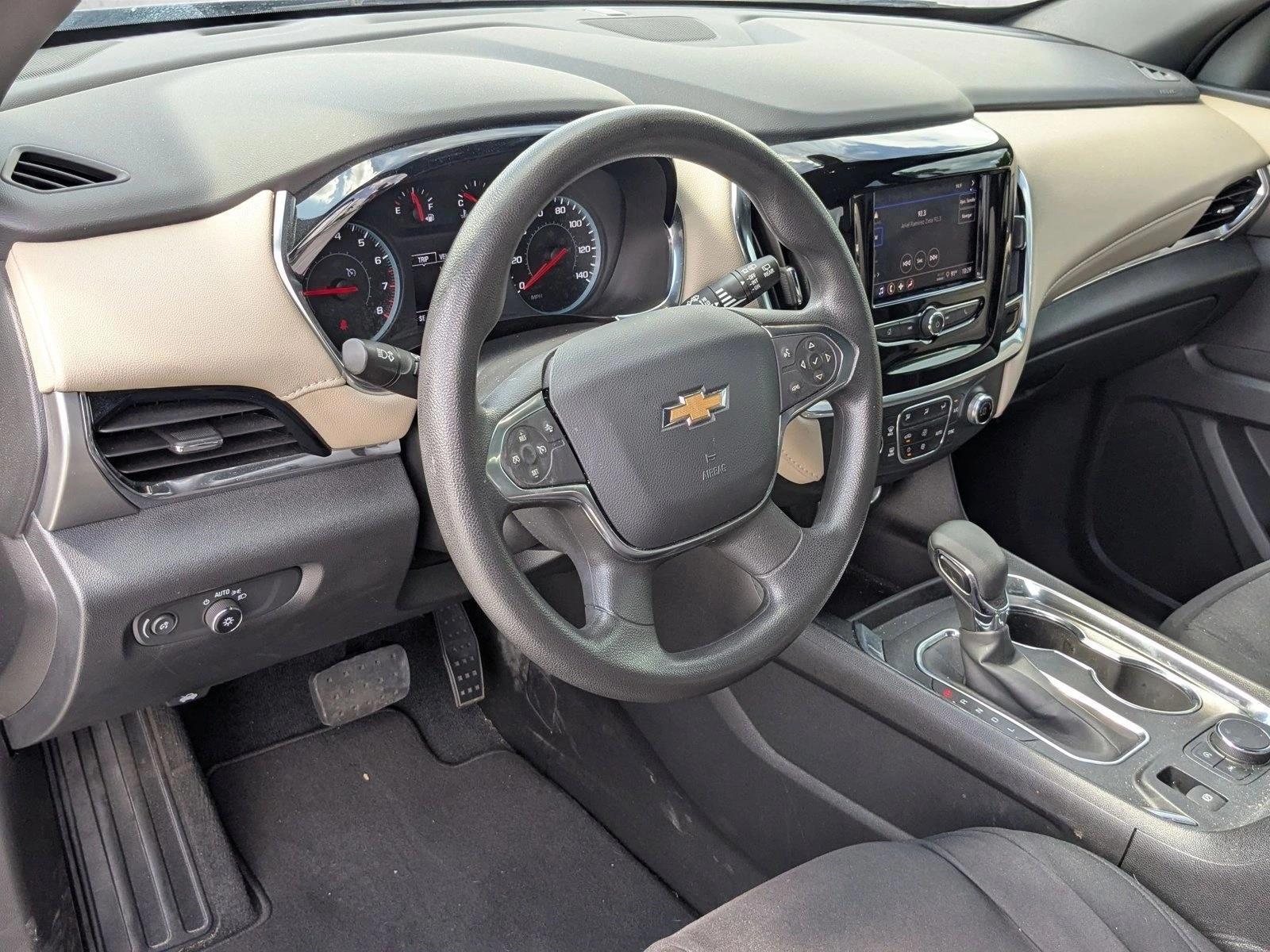 Thumbnail: 2023 Chevrolet Traverse - 3