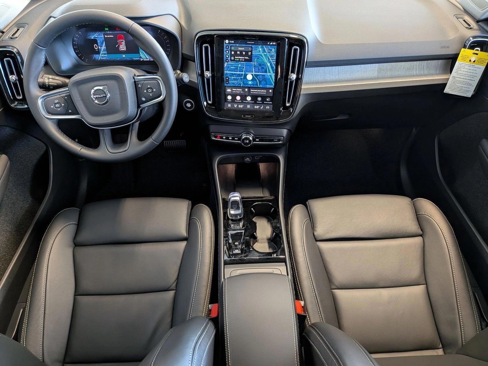 Thumbnail: 2026 Volvo XC40 - 4