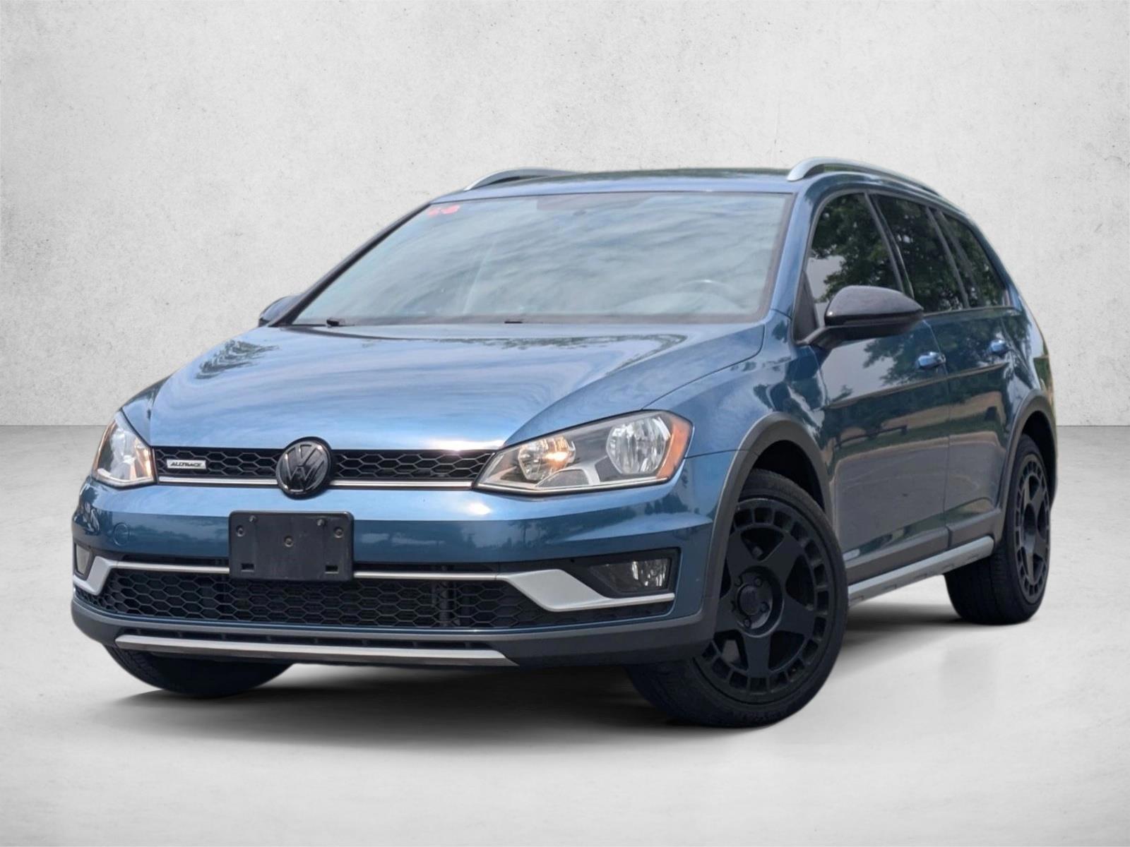Thumbnail: 2017 Volkswagen Golf - 1