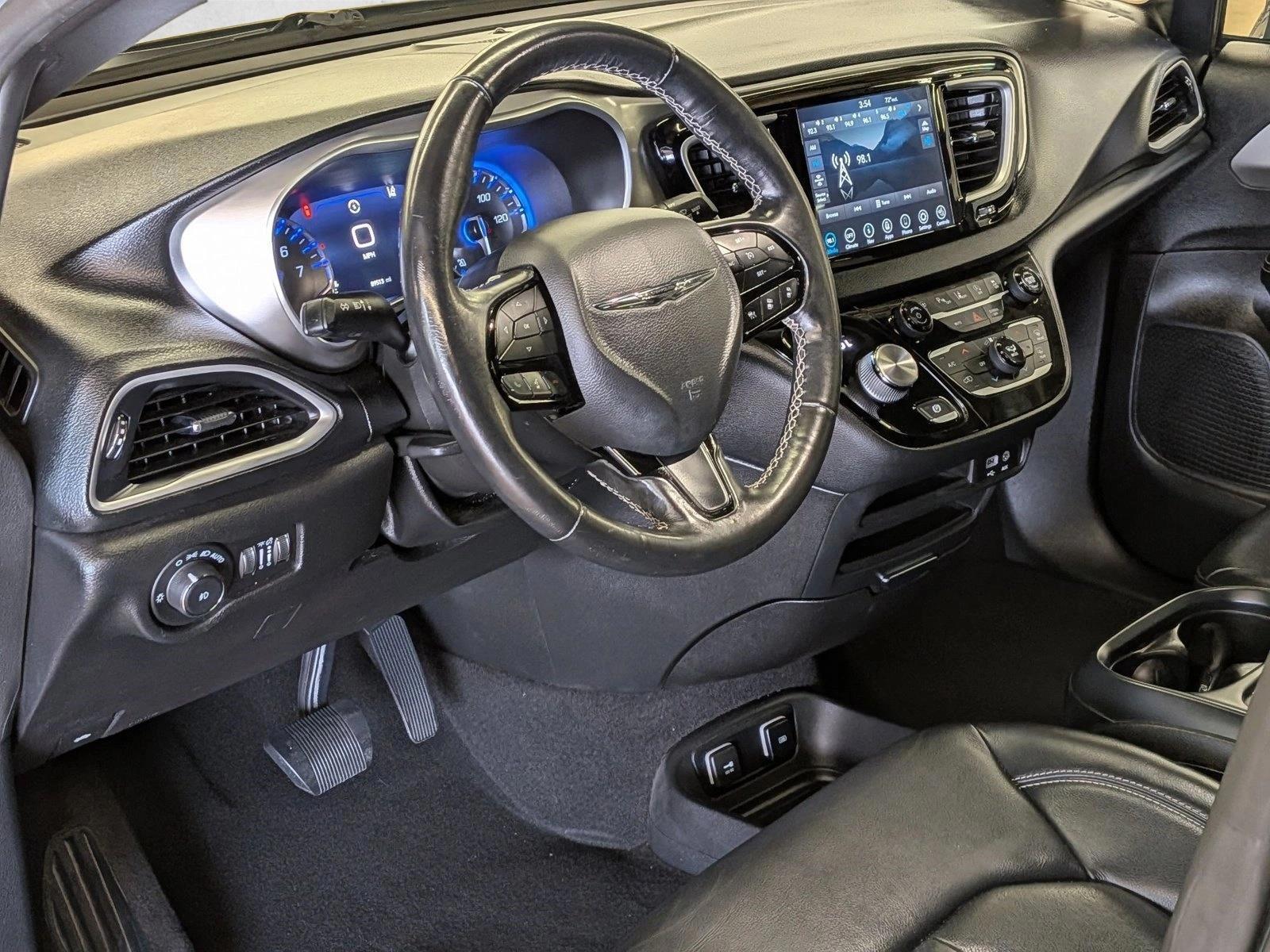 Thumbnail: 2020 Chrysler Pacifica - 3