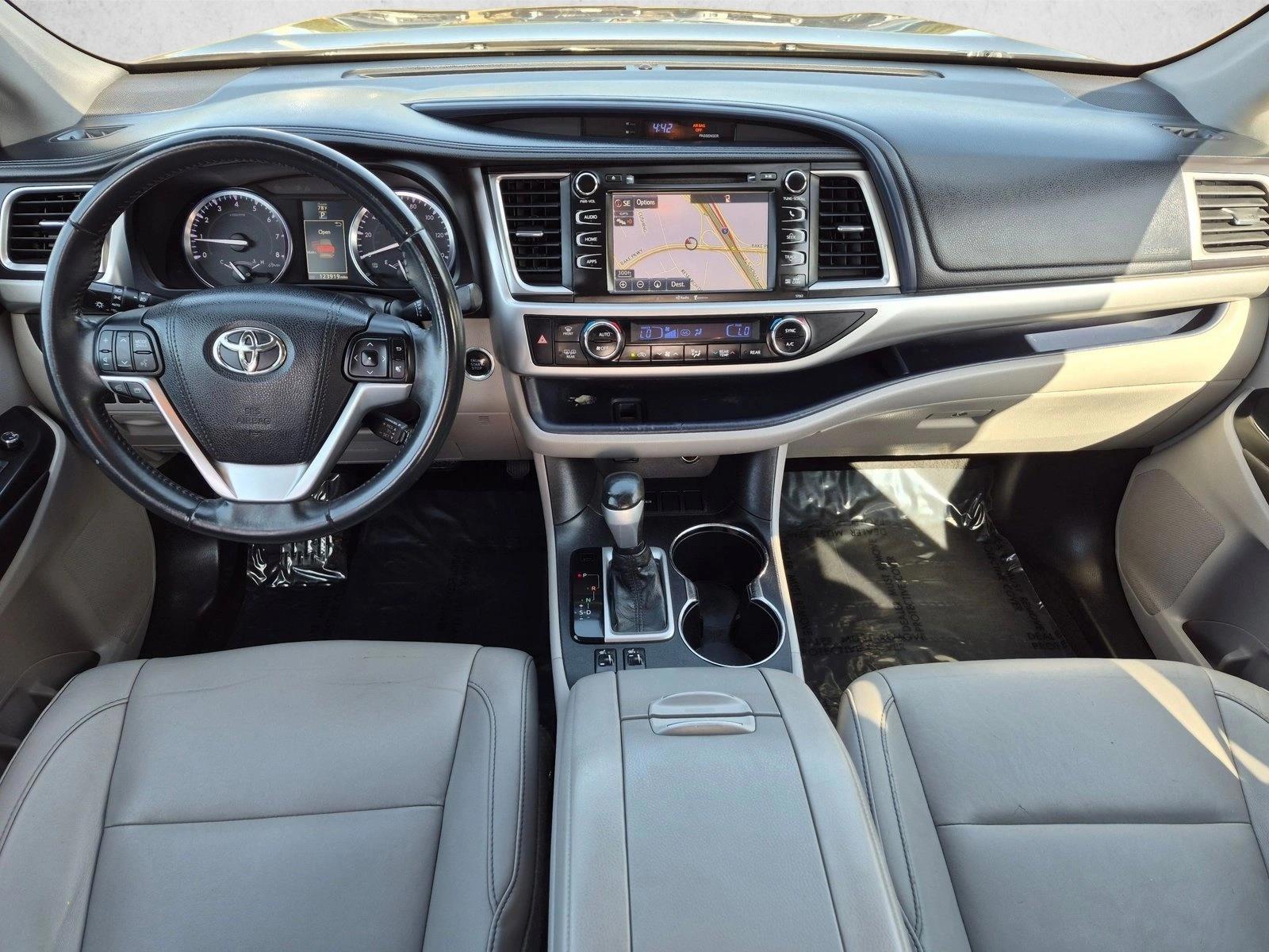 Thumbnail: 2015 Toyota Highlander - 3
