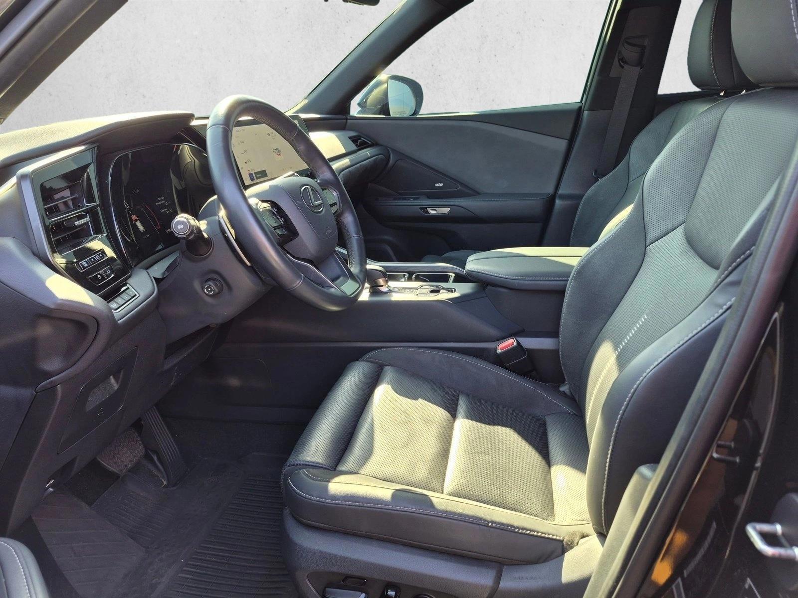 2025 Lexus TX Luxury - Photo 17