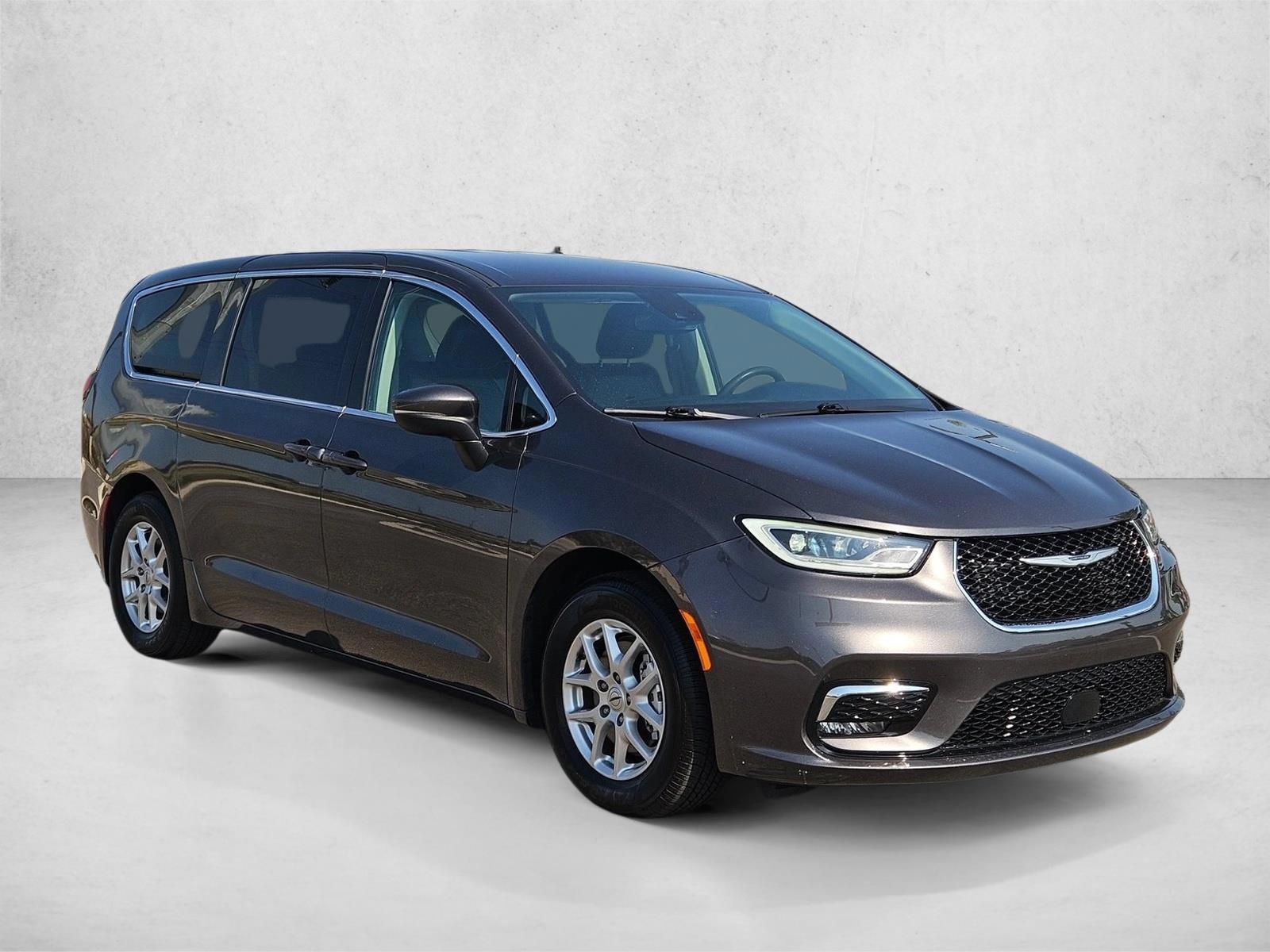 2023 Chrysler Pacifica Touring L - Photo 3