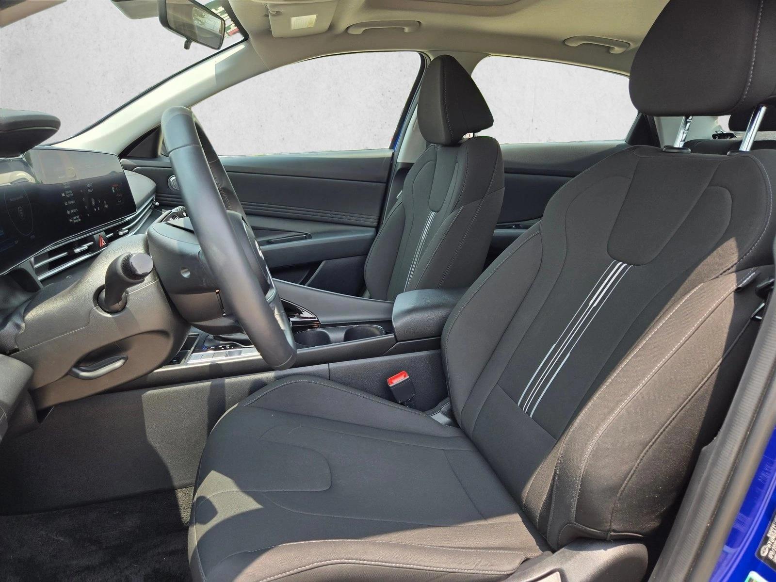 2025 Hyundai Elantra SEL - Photo 17